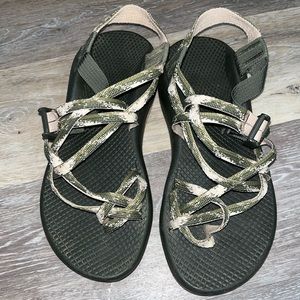 Green/pink women’s Chaco